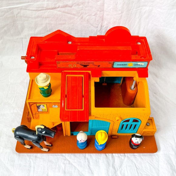 Vintage 1982 Fisher Price Play Family Little People Western Town Set #934 - Picture 2 of 11